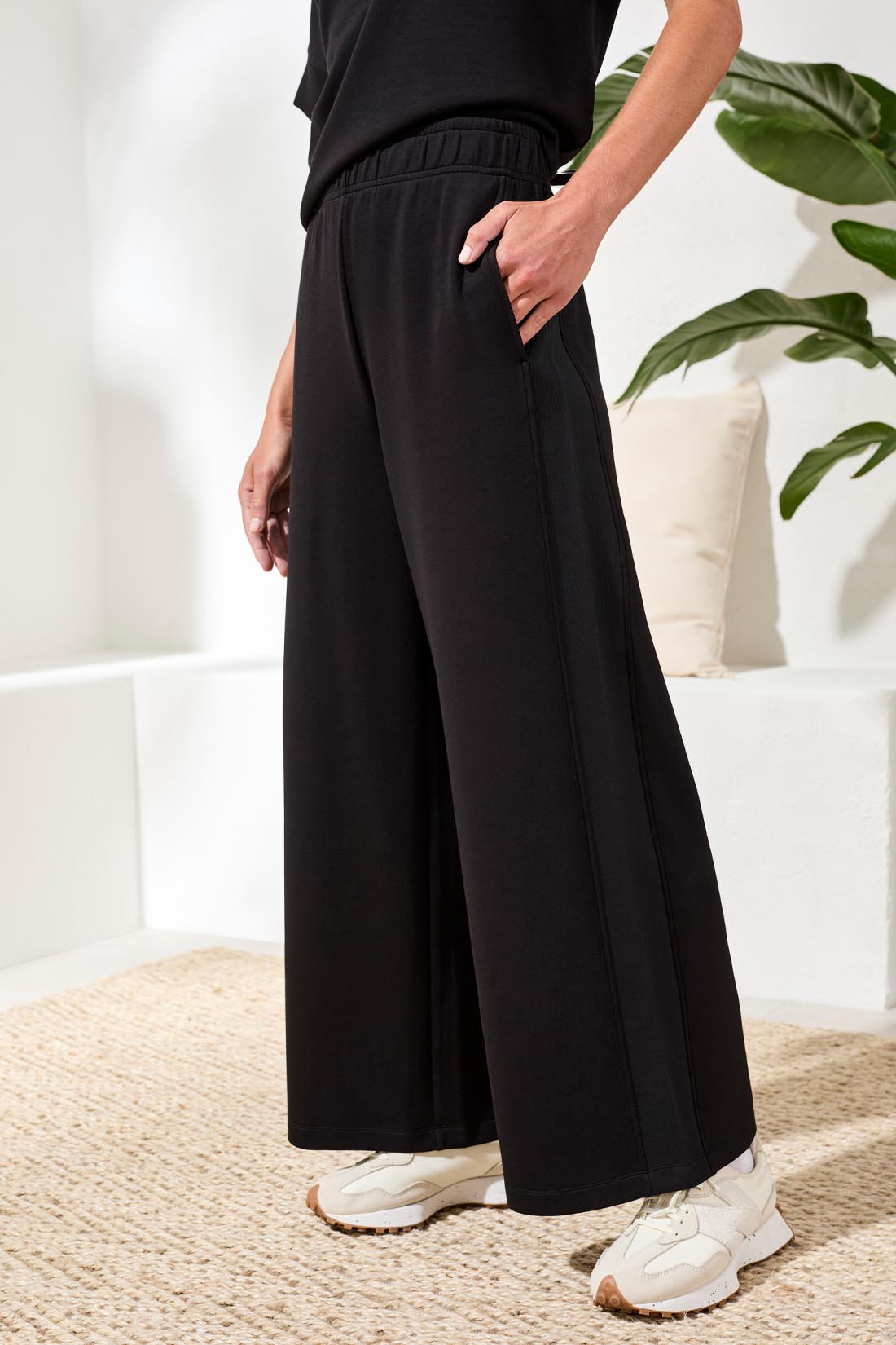 Techno Lux - Black Pull On Pant