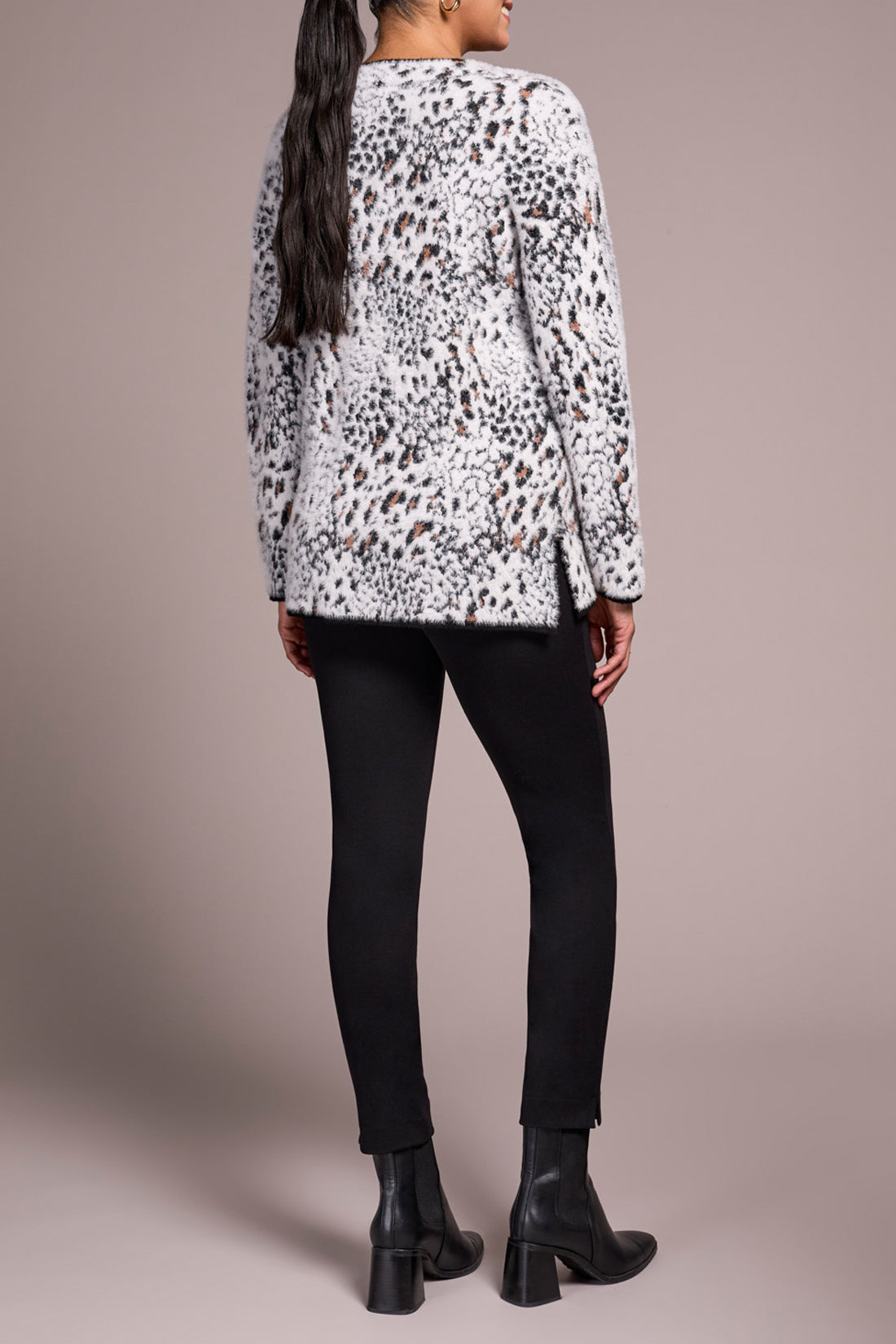 Long Sleeve V-Neck Sweater in Moonstone